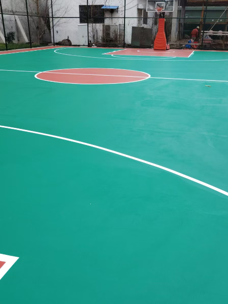 莲花 球场长期使用易出现地面开裂